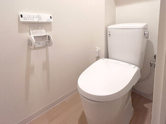 トイレリフォーム 清掃性と快適性を高めたトイレ
