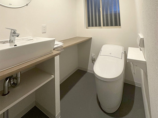 トイレリフォーム デッドスペースを活用した、女性従業員用トイレ