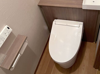 トイレリフォーム タンクまわりの掃除がラクになるキャビネット付きトイレ