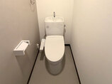 トイレリフォーム清潔感あふれる、シックで落ち着いた雰囲気の快適レストルーム