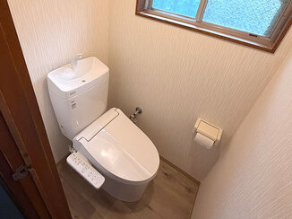 トイレリフォーム バリアフリーにも配慮した、明るく生まれ変わったレストルーム